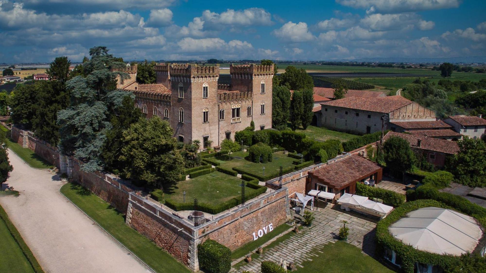 Relais Castello Bevilacqua Екстер'єр фото