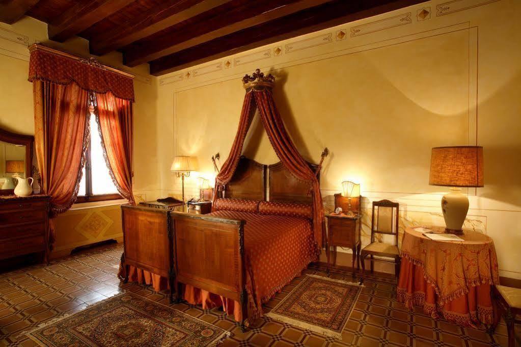 Relais Castello Bevilacqua Екстер'єр фото